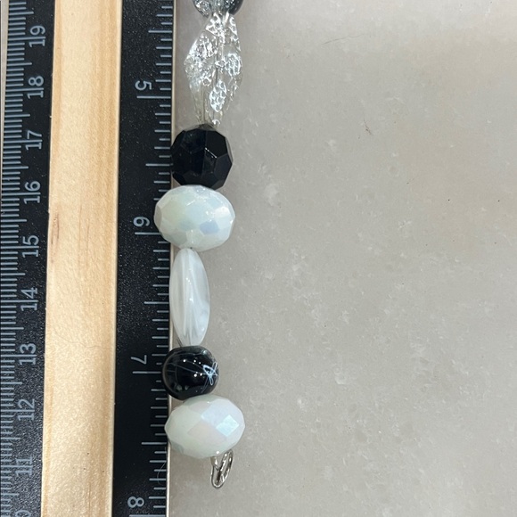 Chic Monochrome Beaded Bracelet - Picture 6 of 7